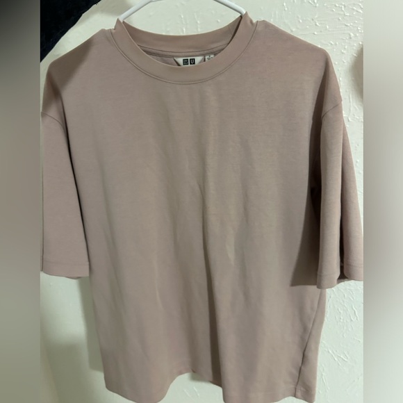 2 Uniqlo shirts - Picture 3 of 4